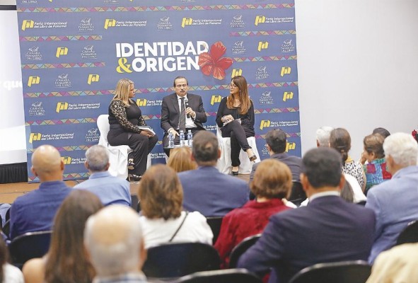 314 páginas recopilan los editoriales de 2017. 314 páginas recopilan los editoriales de 2017.