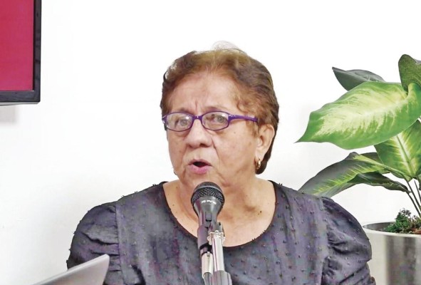 Nelva Reyes, secretaria general de la CGTP Nelva Reyes, secretaria general de la CGTP