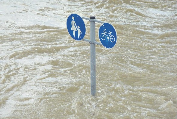 Los riesgos hidrometeorológicos, como las sequías, las olas de calor, de frío, los ciclones tropicales y las inundaciones, han provocado, lamentablemente, la pérdida de cientos de vidas. Los riesgos hidrometeorológicos, como las sequías, las olas de calor, de frío, los ciclones tropicales y las inundaciones, han provocado, lamentablemente, la pérdida de cientos de vidas.