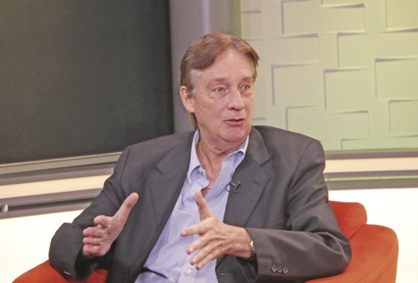 El infectólogo y pediatra Xavier Sáez-Llorens, durante una entrevista con este diario. El infectólogo y pediatra Xavier Sáez-Llorens, durante una entrevista con este diario.