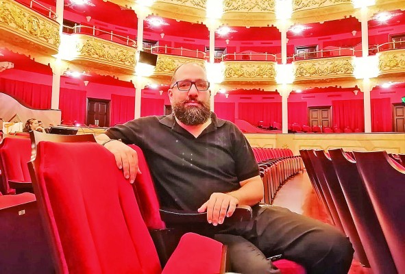 El director teatral César Robles recibió a este diario en el Teatro Nacional. El director teatral César Robles recibió a este diario en el Teatro Nacional.