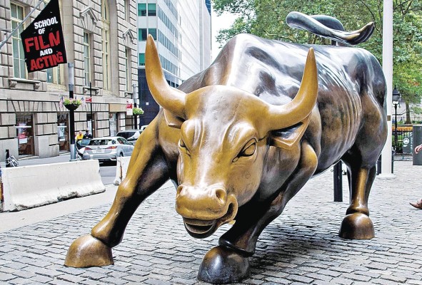 El Toro de Wall Street' (Charging Bull o Bull Wall Street). El Toro de Wall Street' (Charging Bull o Bull Wall Street).