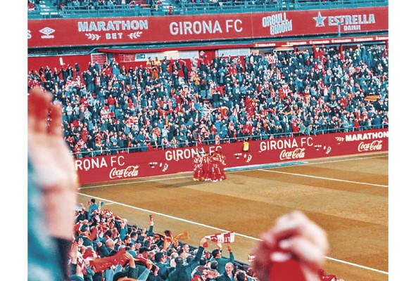 El fútbol es uno de los deportes, que cuenta con decenas de patrocinadores a nivel mundial. El fútbol es uno de los deportes, que cuenta con decenas de patrocinadores a nivel mundial.