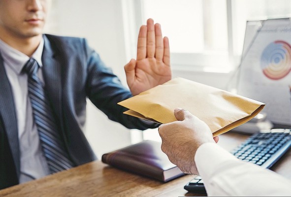 La honestidad e integridad son absolutamente esenciales para el éxito en la vida. La honestidad e integridad son absolutamente esenciales para el éxito en la vida.
