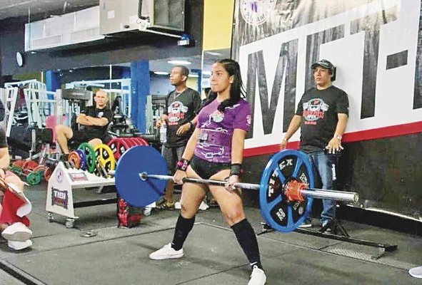 En el 'powerlifting' se debe levantar el mayor peso posible en tres movimientos básicos. En el 'powerlifting' se debe levantar el mayor peso posible en tres movimientos básicos.