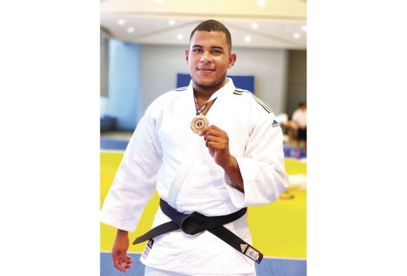 El atleta panameño se prepara para entrar a la academia de policía y para el próximo ciclo olímpico. El atleta panameño se prepara para entrar a la academia de policía y para el próximo ciclo olímpico.