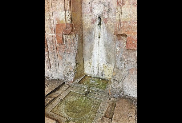 Fuente de la Madraza en Mardin Fuente de la Madraza en Mardin