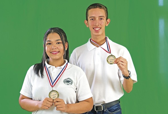 Isabella Rodríguez y Franklin López participaron en el certamen con el proyecto “Osiris: La evaluación y estudio del efecto piezoeléctrico como fuente de energía sustentable y limpia a través de la construcción de una plataforma potenciada por pisadas”. Isabella Rodríguez y Franklin López participaron en el certamen con el proyecto “Osiris: La evaluación y estudio del efecto piezoeléctrico como fuente de energía sustentable y limpia a través de la construcción de una plataforma potenciada por pisadas”.