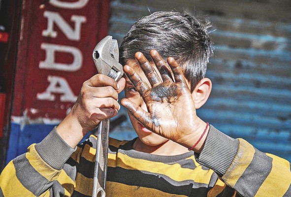 El número de niños en situación de trabajo infantil se eleva actualmente a 160 millones en todo el mundo. El número de niños en situación de trabajo infantil se eleva actualmente a 160 millones en todo el mundo.