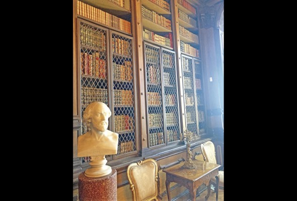 Biblioteca del castillo Biblioteca del castillo