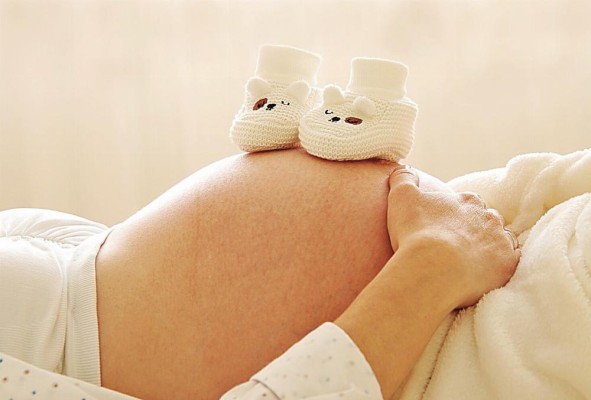 Las madres tienen retos a nivel global, como el balance entre la maternidad y la vida personal o laboral, así como la seguridad de sus hijos en línea al publicar contenido sobre ellos. Las madres tienen retos a nivel global, como el balance entre la maternidad y la vida personal o laboral, así como la seguridad de sus hijos en línea al publicar contenido sobre ellos.