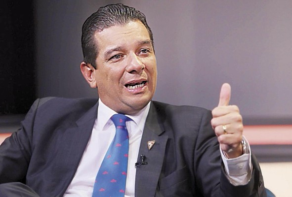 Juan Gabriel González, conversa sobre economía y empleo. Juan Gabriel González, conversa sobre economía y empleo.