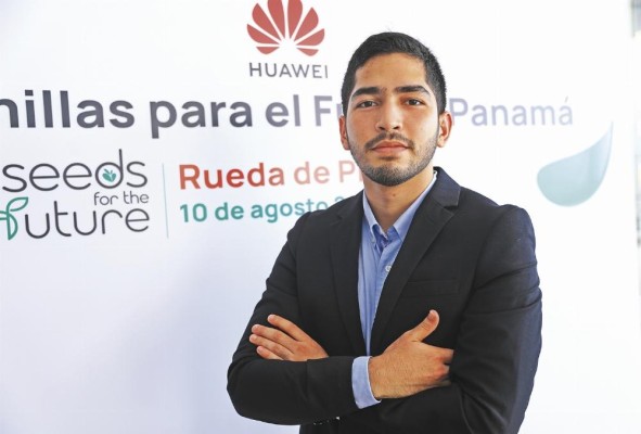 El estudiante de Ingeniería Eléctrica y Electrónica Fernando Guiraud El estudiante de Ingeniería Eléctrica y Electrónica Fernando Guiraud