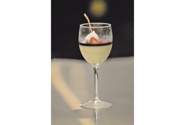 Panna cotta de quinoa con gelée de frutos rojos Panna cotta de quinoa con gelée de frutos rojos