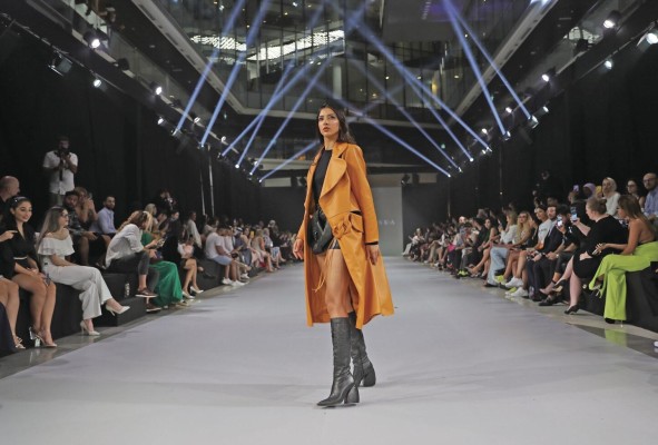 Una modelo presenta la colección de Gosia Baczynska. Una modelo presenta la colección de Gosia Baczynska.