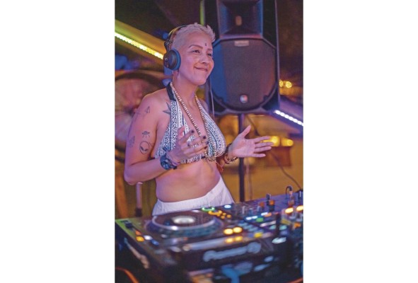 Elianis Marlene Ureña López, mejor conocida como DJ Ely López Elianis Marlene Ureña López, mejor conocida como DJ Ely López
