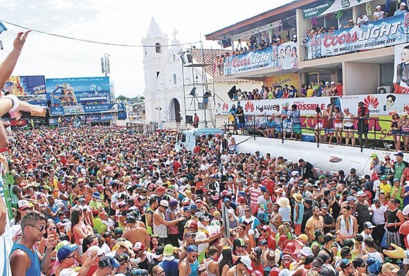 El Carnaval en Las Tablas es uno de los más famosos del país. El Carnaval en Las Tablas es uno de los más famosos del país.