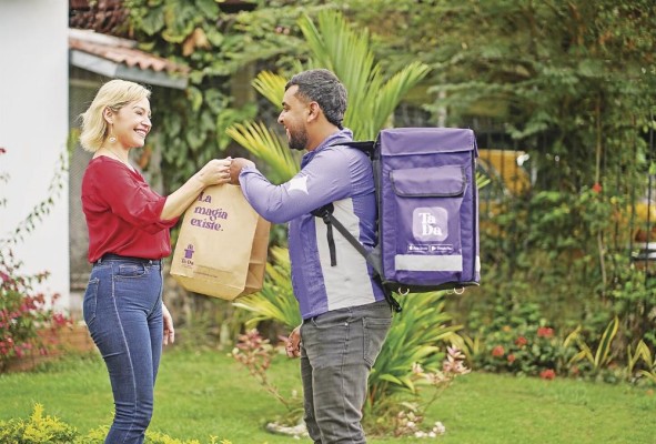 TADA es la primera 'app' enfocada en realizar entregas a domicilio de bebidas. TADA es la primera 'app' enfocada en realizar entregas a domicilio de bebidas.