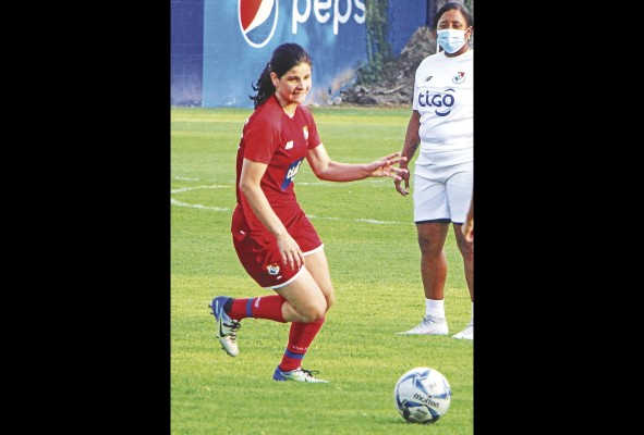 “Como volante cinco soy más defensiva y con el propósito de salir jugando rápido”, señala Stanziola sobre su función en el campo de juego. “Como volante cinco soy más defensiva y con el propósito de salir jugando rápido”, señala Stanziola sobre su función en el campo de juego.