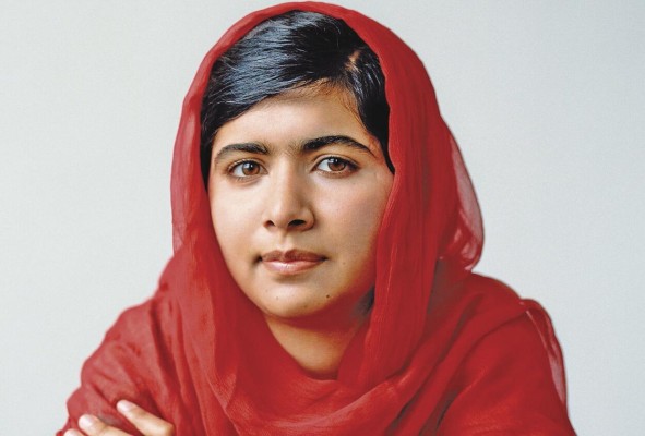 La joven pakistaní rompió un récord al convertirse en la persona más joven en recibir el premio Nobel de la Paz. La joven pakistaní rompió un récord al convertirse en la persona más joven en recibir el premio Nobel de la Paz.