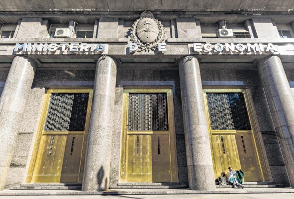 Gobierno argentino busca fomentar ahorro en pesos con exenciones impositivas Gobierno argentino busca fomentar ahorro en pesos con exenciones impositivas