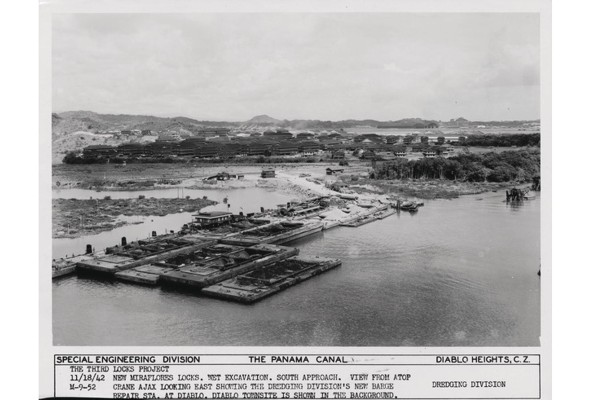 Vista del poblado de Diablo en el año 1940, visto al fondo de la imagen. Vista del poblado de Diablo en el año 1940, visto al fondo de la imagen.