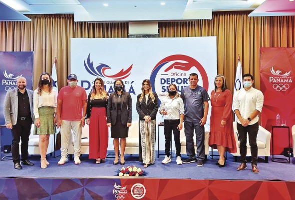 Integrantes de la mesa, quienes participaron en el lanzamiento de la oficina de deporte seguro. Integrantes de la mesa, quienes participaron en el lanzamiento de la oficina de deporte seguro.