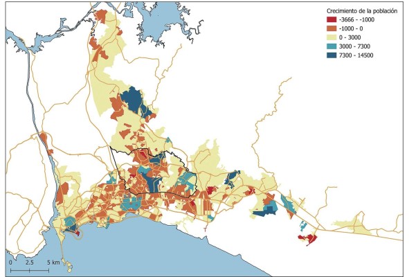 Este mapa muestra los barrios de la ciudad de Panamá de acuerdo a si ganaron o perdieron población entre los censos de 2000 y 2010. Los barrios en color naranja y rojo representan aquellos donde la población se redujo entre los dos censos; los barrios en crema, celeste y azul corresponden a los que ganaron población en el mismo período. Este mapa muestra los barrios de la ciudad de Panamá de acuerdo a si ganaron o perdieron población entre los censos de 2000 y 2010. Los barrios en color naranja y rojo representan aquellos donde la población se redujo entre los dos censos; los barrios en crema, celeste y azul corresponden a los que ganaron población en el mismo período.