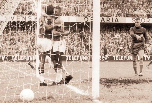Su debut deportivo fue el 7 de septiembre de 1956. Su debut deportivo fue el 7 de septiembre de 1956.