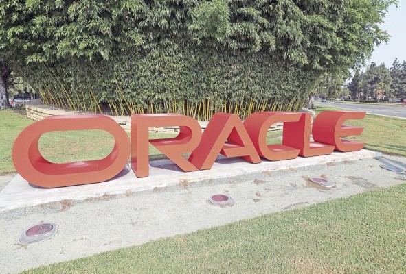 Vista del logotipo de la empresa estadounidense Oracle Vista del logotipo de la empresa estadounidense Oracle