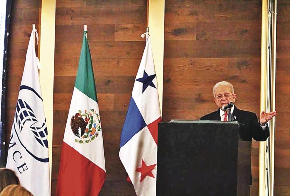 Momentos en que el embajador de Panamá en México, Alfredo Oranges, ofrece el discurso de bienvenida al encuentro “Conectando con Panamá”. Momentos en que el embajador de Panamá en México, Alfredo Oranges, ofrece el discurso de bienvenida al encuentro “Conectando con Panamá”.