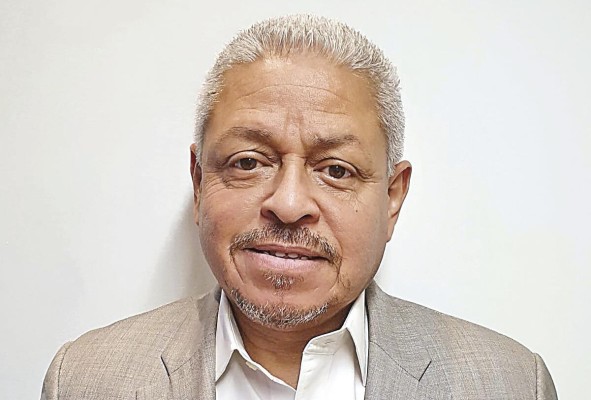 Moisés Bartlett Quiel. Abogado Especialista en litigios penales; integra la Comisión de Derecho Penal y Procesal del Colegio Nacional de Abogados. Fue legislador suplente de la República. Moisés Bartlett Quiel. Abogado Especialista en litigios penales; integra la Comisión de Derecho Penal y Procesal del Colegio Nacional de Abogados. Fue legislador suplente de la República.