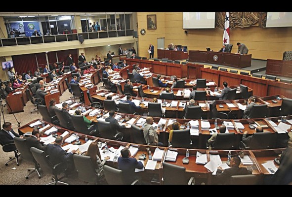 El proyecto que modifica el Reglamento Interno de la Asamblea se mantiene engavetado. El proyecto que modifica el Reglamento Interno de la Asamblea se mantiene engavetado.