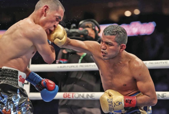 El pleito entre Juan Francisco Estrada (Izq.) y Román González (Der.) fue todo un espectáculo, que hizo crecer la figura de ambos gladiadores. El pleito entre Juan Francisco Estrada (Izq.) y Román González (Der.) fue todo un espectáculo, que hizo crecer la figura de ambos gladiadores.