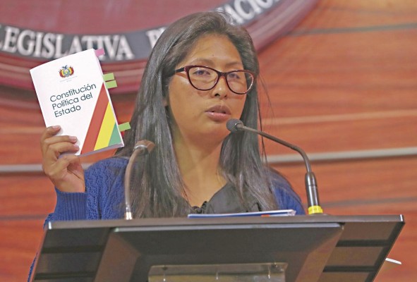 La senadora del MAS y presidenta de la Asamblea Legislativa boliviana Eva Copa. La senadora del MAS y presidenta de la Asamblea Legislativa boliviana Eva Copa.