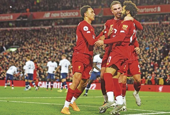 El Liverpool incluirá en sus vitrinas el trofeo que lo pondrá a solo uno del máximo ganador de la Liga Premier. El Liverpool incluirá en sus vitrinas el trofeo que lo pondrá a solo uno del máximo ganador de la Liga Premier.