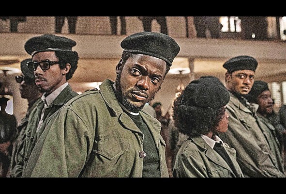 Daniel Kaluuya recibió el premio Óscar a Mejor Actor de Reparto en la edición 2021. Daniel Kaluuya recibió el premio Óscar a Mejor Actor de Reparto en la edición 2021.