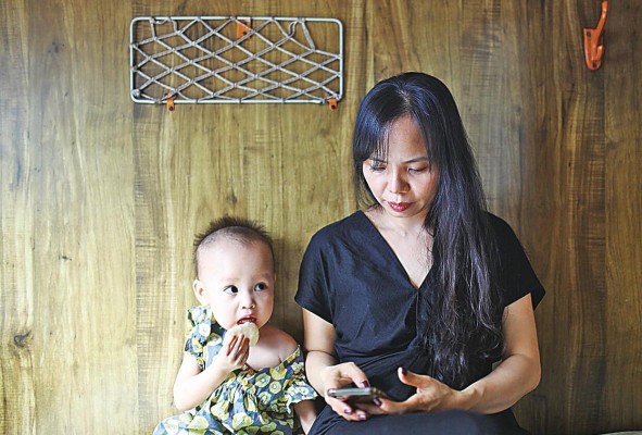 Los padres deben controlar la cantidad de horas que ellos mismos invierten frente a la pantalla. El infante necesita de su contacto para su desarrollo emocional. Los padres deben controlar la cantidad de horas que ellos mismos invierten frente a la pantalla. El infante necesita de su contacto para su desarrollo emocional.