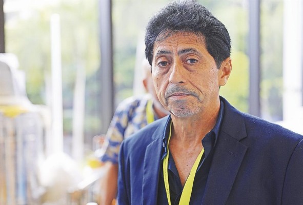 Bolívar Guevara, vicepresidente de la Asociación Nacional de Apicultores Unidos de Panamá Bolívar Guevara, vicepresidente de la Asociación Nacional de Apicultores Unidos de Panamá