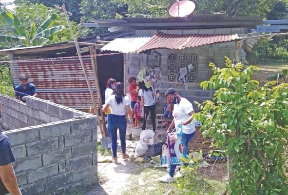 María del Carmen creó un proyecto social junto con sus amigas durante la pandemia. María del Carmen creó un proyecto social junto con sus amigas durante la pandemia.