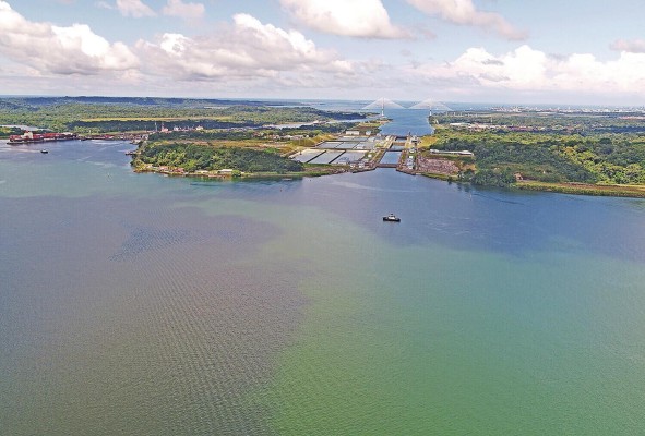 El lago Gatún, que abastece Panamá, Panamá Oeste y Colón. El lago Gatún, que abastece Panamá, Panamá Oeste y Colón.