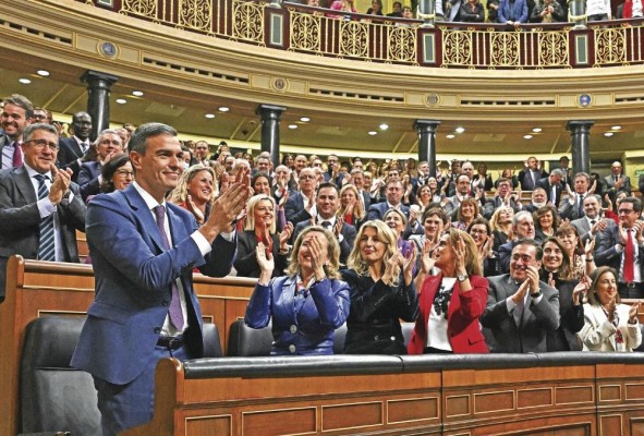 Pedro Sánchez es elegido presidente del Gobierno español. Pedro Sánchez es elegido presidente del Gobierno español.