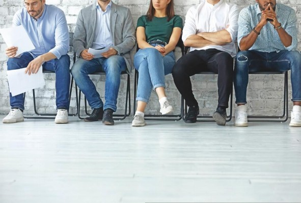El déficit de talento se concentra en áreas como tecnología (41%) , logística e ingeniería (26%) y en ventas (38%) aproximadamente. El déficit de talento se concentra en áreas como tecnología (41%) , logística e ingeniería (26%) y en ventas (38%) aproximadamente.
