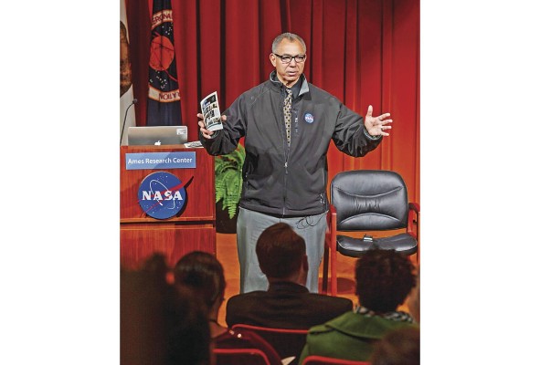 Actualmente, Donald es consultor de empresas interesadas en hacer negocios con la NASA y se desempeña como director de Educación de la Fundación Hines Family sin fines de lucro. Actualmente, Donald es consultor de empresas interesadas en hacer negocios con la NASA y se desempeña como director de Educación de la Fundación Hines Family sin fines de lucro.