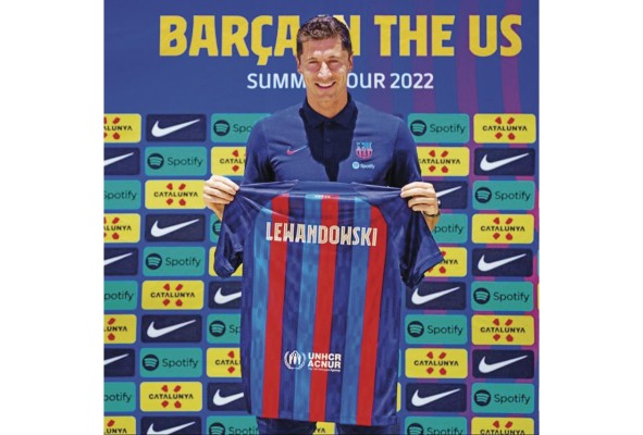 “El lenguaje del Barça es fácil de entender... Me hice un test y mi cuerpo marca que tengo unos cuantos años menos de lo que dice mi edad”: Robert Lewandowski. “El lenguaje del Barça es fácil de entender... Me hice un test y mi cuerpo marca que tengo unos cuantos años menos de lo que dice mi edad”: Robert Lewandowski.