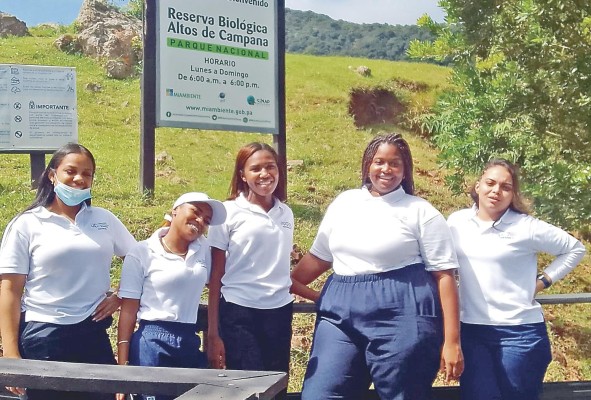 En el Pnrbac se han registrado un total de 540 especies de plantas, incluyendo 26 endémicas de Panamá. En el Pnrbac se han registrado un total de 540 especies de plantas, incluyendo 26 endémicas de Panamá.