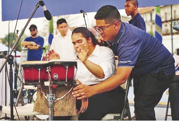 El programa de educación especial de la Red de Orquestas y Coros Infantiles y Juveniles de Panamá tiene 1885 estudiantes actualmente. El programa de educación especial de la Red de Orquestas y Coros Infantiles y Juveniles de Panamá tiene 1885 estudiantes actualmente.