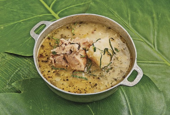 Sancocho panameño, se sirven unos 90 platos al día. Sancocho panameño, se sirven unos 90 platos al día.