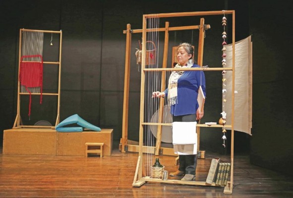 La artista Cristina Wayar, durante un ensayo de la obra 'Ítaca'. La artista Cristina Wayar, durante un ensayo de la obra 'Ítaca'.