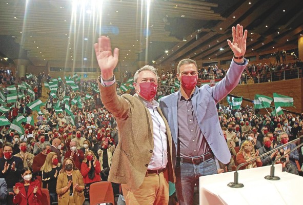 El presidente del Gobierno español y secretario general del PSOE, Pedro Sánchez, y Juan Espadas El presidente del Gobierno español y secretario general del PSOE, Pedro Sánchez, y Juan Espadas